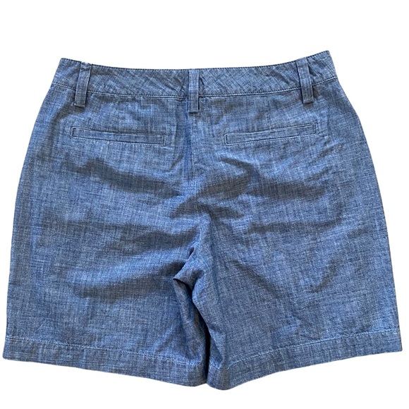 LANDS END Ladies Chambray Shorts Size 2 - Picture 2 of 4